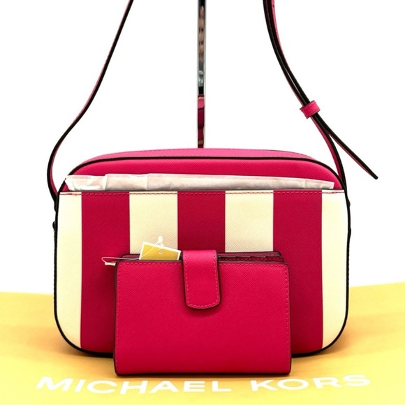 Michael Kors Large EW Crossbody Bag & MD Bifold Zip Chain Wallet Pink - Picture 5 of 14